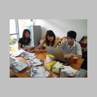 003-Students helping in preparations.JPG